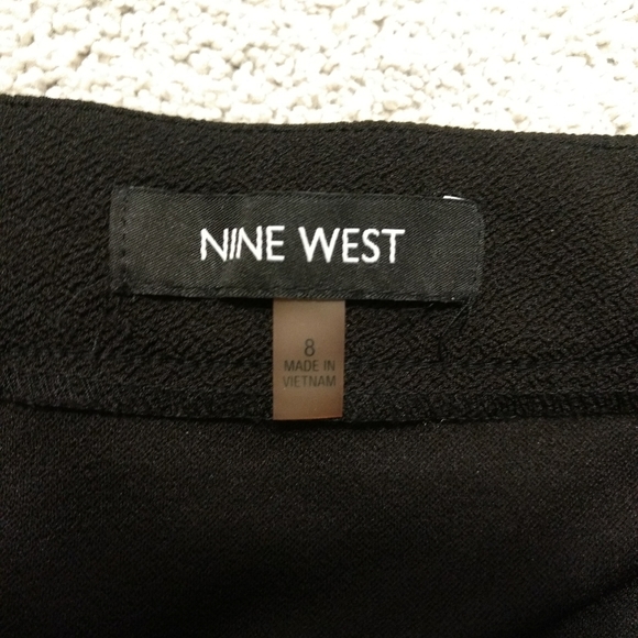 Black Skirt, Nine West size 8 Ladies - Picture 2 of 3